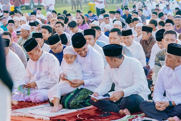 Shalat Idul Fitri Bersama Ribuan Warga, Bobby Nasution Tetap Jaga Kesehatan, Ketertiban dan Kenyamanan