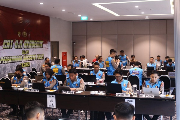Polri Bentuk Posko Monitoring Pantau Penerimaan Anggota Secara Realtime untuk Pertama Kali