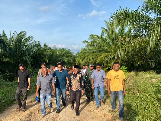 Tindak Lanjuti Laporan Warga, Haji Uma Kunjungi Lokasi Kemunculan Harimau di Aceh Timur