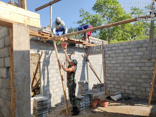 Babinsa Koramil Selorejo Meningkatkan Sinergitas di Wilayah Binaannya