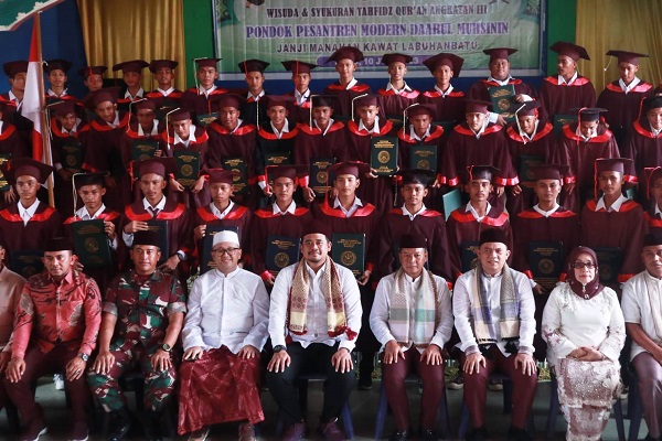 Dandim 0209LB Mendampingi Bupati Labuhanbatu Hadiri Wisuda dan Syukuran Ponpes Daarul Muhsinin