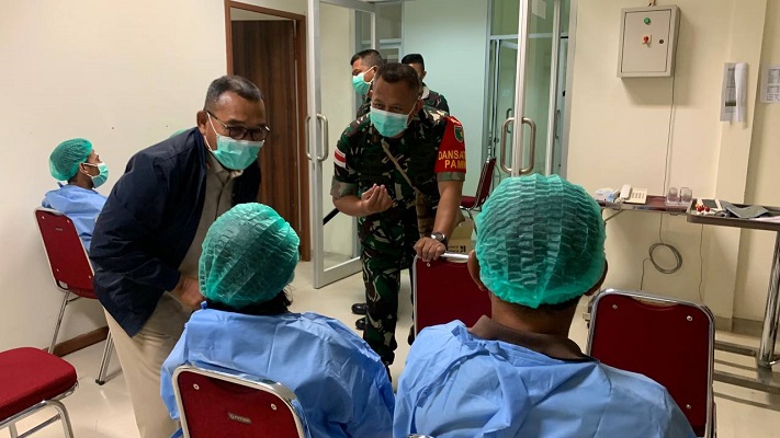 Dandim 1710Mimika Dampingi Danrem 174ATW Tinjau Baksos Operasi Katarak dan Bibir Sumbing