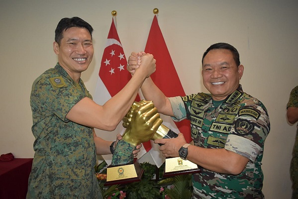 Kasad dan Chief of Army SAF Menutup Safkar Indopura Ke-35 Tahun 2023