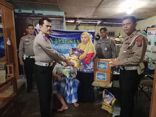 Sat Lantas Polresta Deli Serdang Menggelar Anjangsana ke Rumah Anggota Polri yang Sakit Menahun