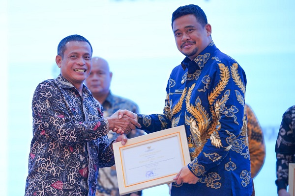 Penghargaan dari KPK RI Diterima oleh Bobby Nasution 