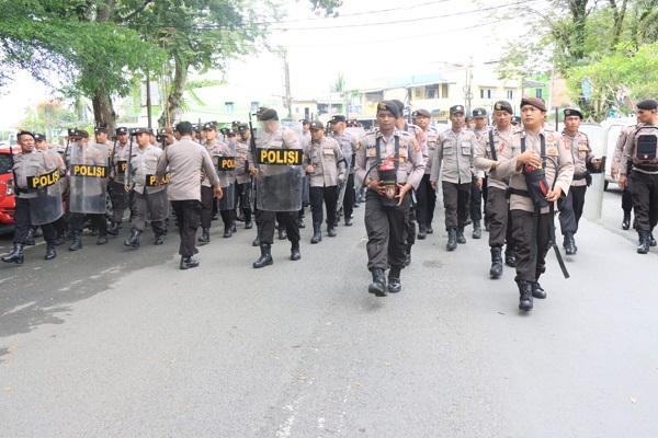 Polres Binjai Laksanakan Kegiatan Pengamanan Pengadilan Masa di depan Kantor KPU Binjai