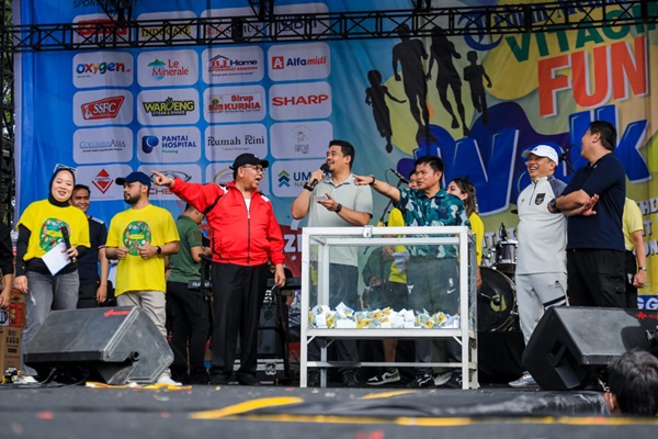 Bobby Nasution Menarik kupon Undian Acara Fun Walk dengan Sumbang 5 Sepeda