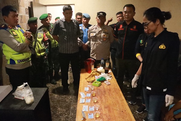 Kapolres Simalungun Memimpin Razia Tempat Hiburan Malam di Perdagangan, Pengunjung Dilakukan Tes Urine
