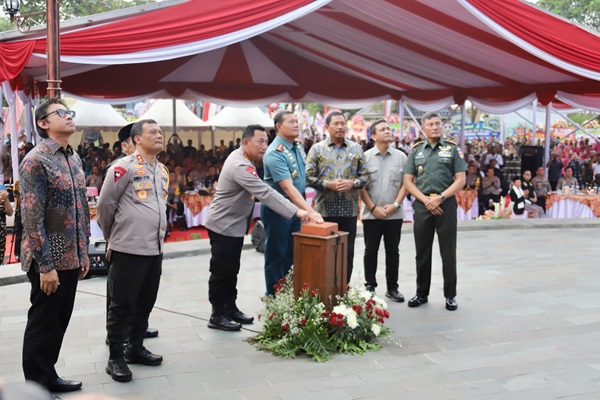 Panglima TNI Bersama Kapolri Resmikan Monumen Jenderal Polisi Hoegeng Iman Santoso