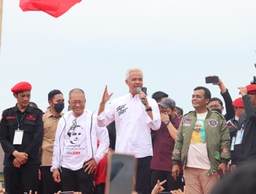 Ganjar-Mahfud MD Kampanye Terbuka Turun ke Beberapa Titik Lokasi Dibanjiri Ribuan Warga yang Hadir