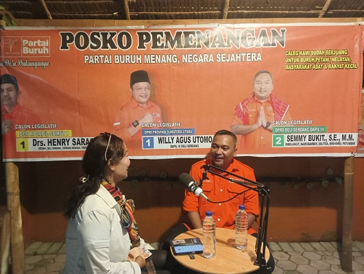 Caleg DPRD Deliserdang Dapil 3 Semmy Bukit Ikuti Podcast Aksi Nyata di Posko Kemenangan
