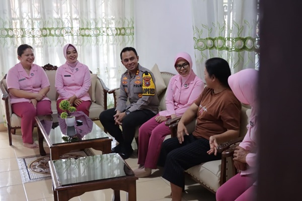 Kapolres Asahan Melaksanakan Bansos Menjelang HUT Bhayangkari Ke-44