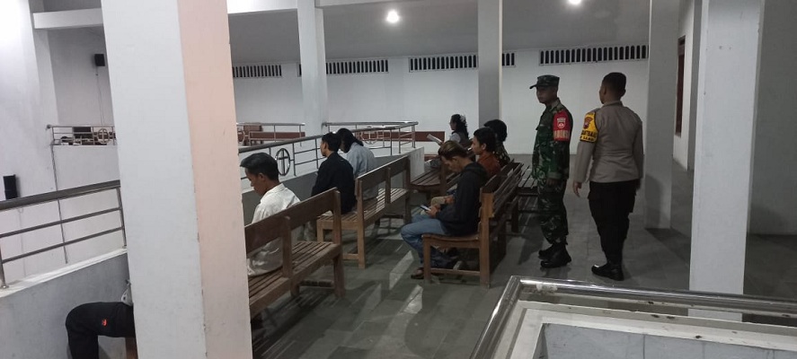 TNI Bersama Polri Laksanakan Pengamanan Ibadah bagi Umat Kristiani 