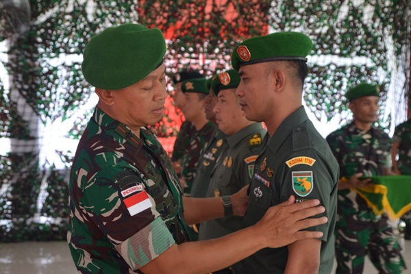 Sejumlah Anggota Kodim 1710Mimika Terima Kenaikan Pangkat di Periode Bulan April 2024