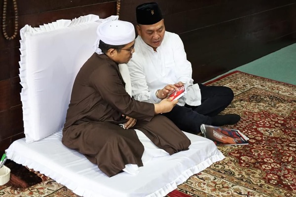 Nikson Nababan Bersilaturahmi kepada Tuan Guru Besilam Langkat