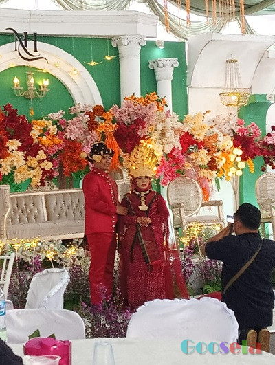 Nona Ratna Waluksi Gelar Pernikahan di Pagar Merbau