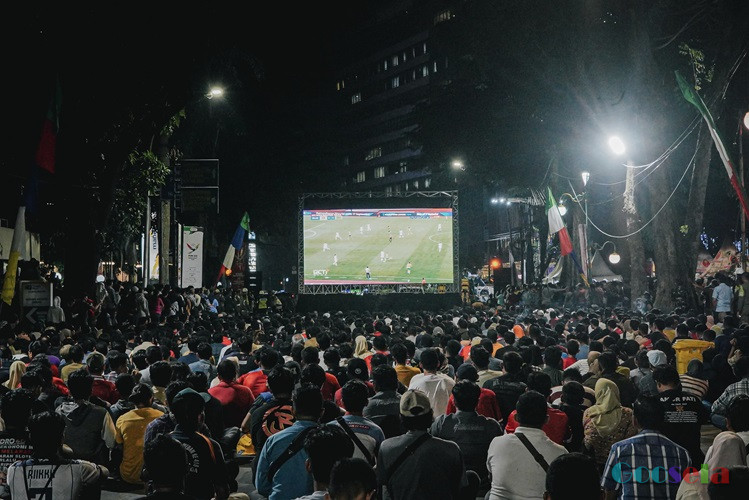Bobby Nasution dan Ribuan Warga Medan Duduk Santai di Lesehan Jalan Imam Bonjol