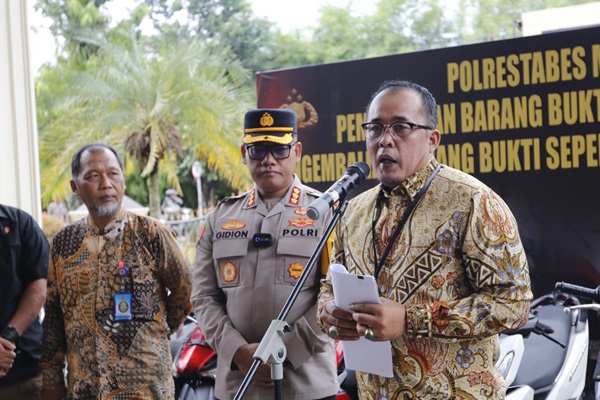 Hadiri Pemusnahan Barang Sajam dan Pengembalian Sepeda Motor Hasil Pencurian, Inilah Kata Plt Wali Kota Medan
