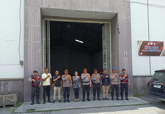 Ketua KPU Kota Medan Meninjau Logistik Pilkada Paslon Walikota dan Wakil Walikota Medan