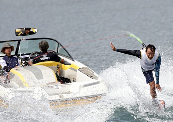 Hari Ketiga PON di Danau Toba, 57 Peski Air Bersaing di Nomor Wakeboard