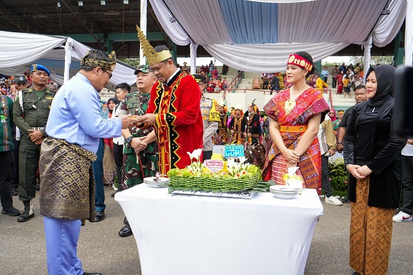 Bobby Nasution Memperingati Hari Guru Nasional di Stadion Mini USU