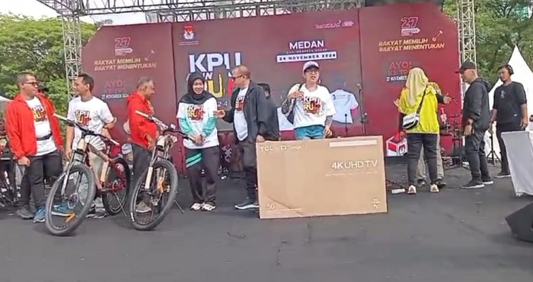 KPU Sumut Menggelar Fun Run 2024 di Lapangan Benteng Medan