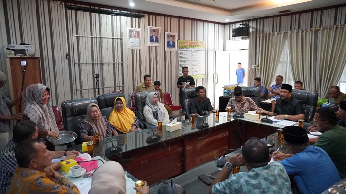 Tidak Tahan dengan Aroma Ternak Ayak, Warga Masyarakat Beraudiensi ke DPRD Langkat