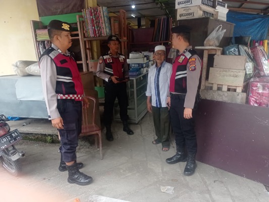 Cegah Aksi Premanisme, Polres Sergai Laksanakan Patroli Presisi dan Berikan Himbauan kepada Pedagang UMKM