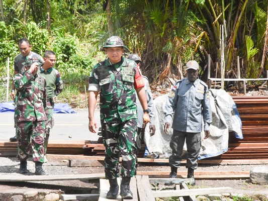 Dansatgas TMMD Meninjau Progres Pembangunan Rumah