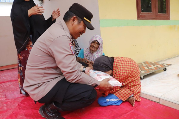 Kapolres Sergai Turun Langsung Laksanakan Baksos dan Giat Religi dalam Rangka HUT BHAYANGKARA Ke-79 Tahun