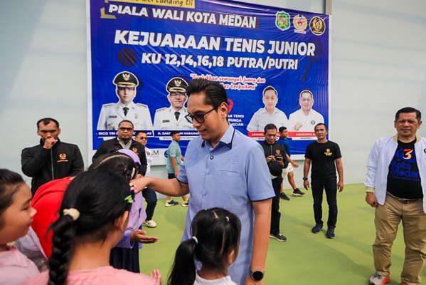 Rico Waas Membuka Kejuaraan Tenis Lapangan Kelompok Umur, dalam Upaya Pembinaan Atlet Muda Sejak Usia Dini