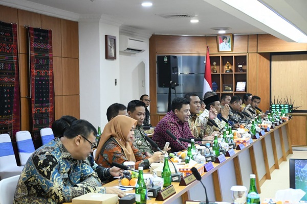 Bupati Samosir Menghadiri RUPS Luar Biasa PT Bank Sumut Tahun 2025