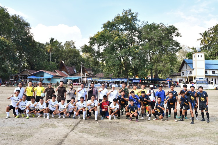 Kick Off Bupati Cup III Resmi Dimulai, Bupati Samosir Lepas 29 Tim Peserta