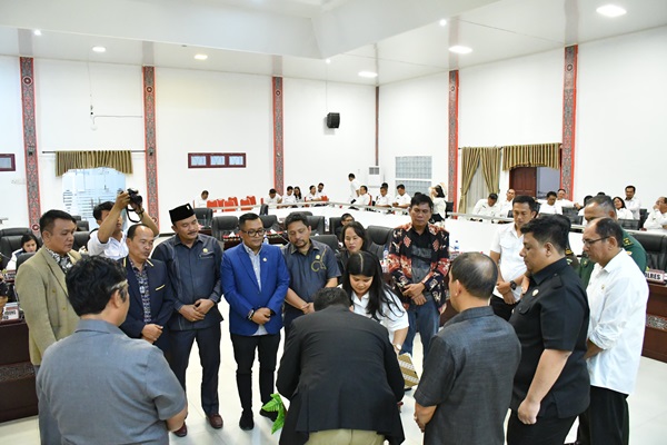 Tiga Ranperda Resmi Disahkan Menjadi Perda oleh Bupati Samosir dan DPRD