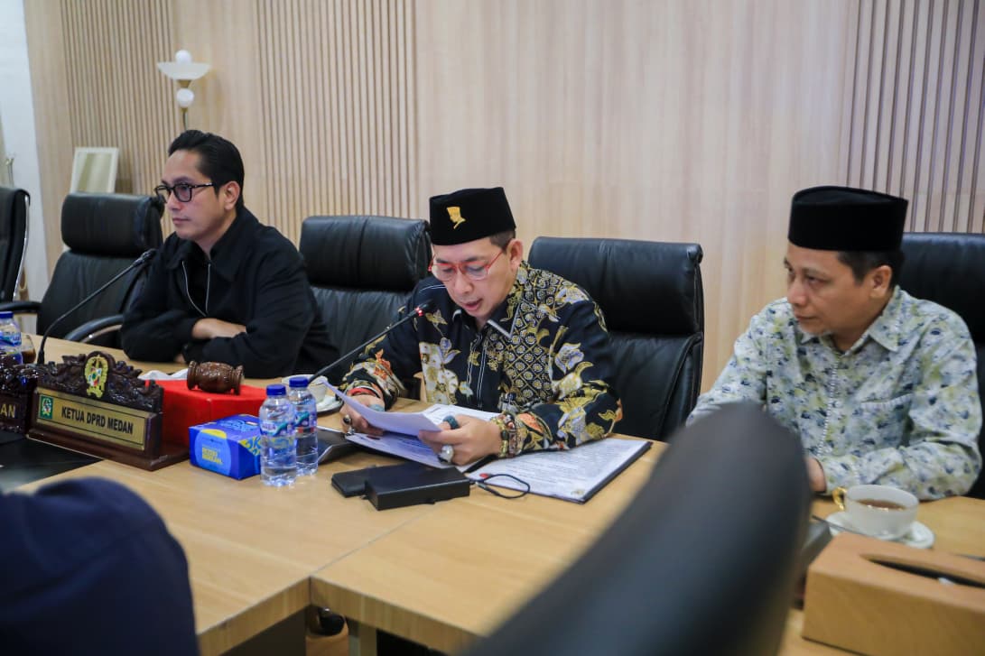 Fraksi-Fraksi DPRD Kota Medan Beri Tanggapan Pandangan Umum atas Ranperda Perubahan APBD Tahun 2025