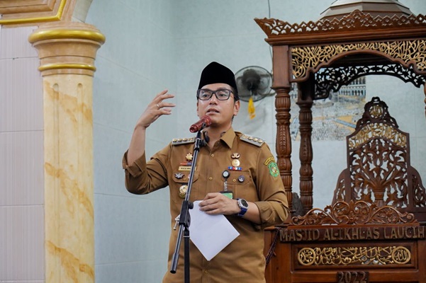 Rico Waas Ajak Jamaah Makmurkan Masjid Saat Safari Ashar di Al Ikhlas Laucih