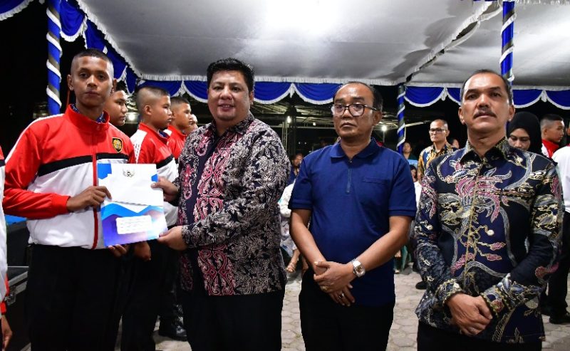 Bupati Samosir Beri Apresiasi dan Penghargaan kepada Paskibraka atas Keberhasilan Menjalankan Tugas