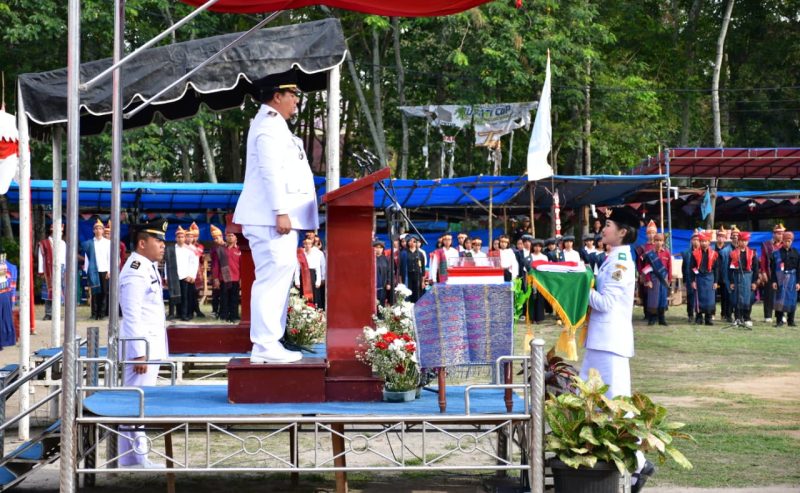 Bupati Samosir Bertindak sebagai Inspektur Upacara HUT RI Ke-80, Bendera Merah Putih Berkibar dengan Gagah