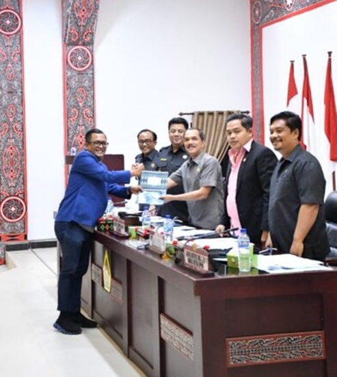Lima Fraksi Setuju, Bupati Samosir dan DPRD Sahkan Ranperda P-APBD 2025 Jadi Perda