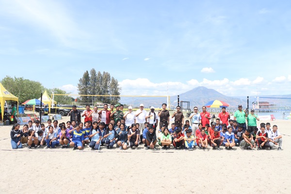 Sekda Samosir Buka Turnamen Voli Pantai Pelajar 2025 Ajang Olahraga Sekaligus Promosi Wisata
