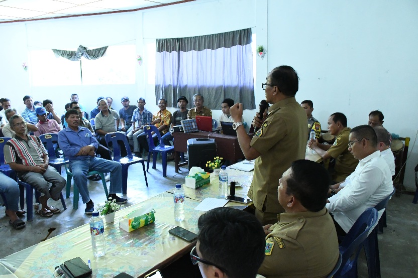 Wabup Samosir dan Sekretaris Deputi Kemenkop RI Tinjau Proses Pembentukan Koperasi Merah Putih