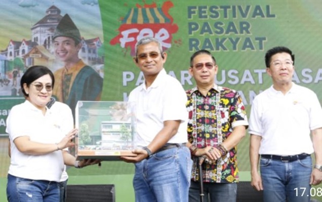 Wali Kota Medan Diwakili Sekda Buka Festival Pasar Rakyat di Area Parkir Pusat Pasar Kota Medan