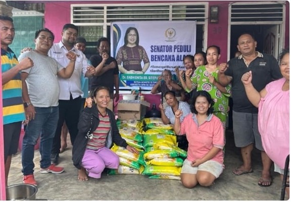 Anggota DPD RI Sumut, Dr. Badikenita Sitepu, Salurkan Bantuan untuk Warga Terdampak Banjir