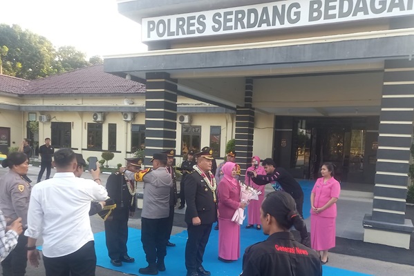 Tiga Personel Purna Bakti Dilepas Polres Sergai dalam Upacara di Lapangan Mako