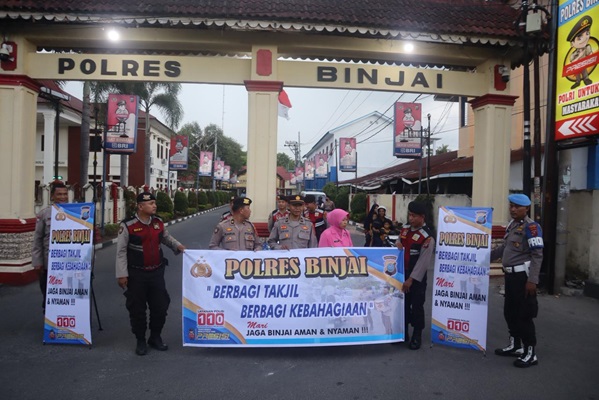 Personel Polres Binjai Bersama Bhayangkari Bagikan Takjil dalam Rangka Menyambut Bulan Suci Ramadhan 1447 Hijriah