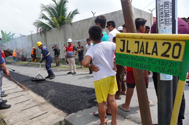 Bukan Sekadar Janji, Rico Waas Segera Eksekusi Jalan Rusak di Marelan, Dua Titik Jalan Langsung Dibeton  untuk Bulan Ini