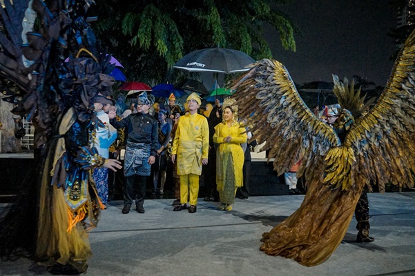 Di Tengah Guyuran Hujan, Rico Waas Nilai Karnaval Budaya Nusantara Cerminkan Persatuan Kota-Kota se-Indonesia